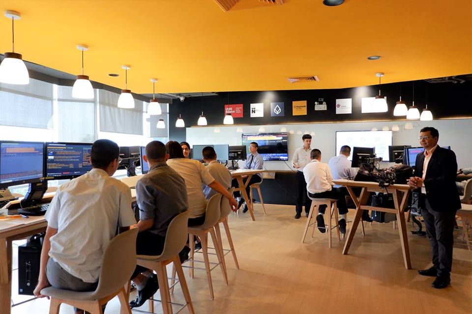 Finance and Accounting Organized a Bloomberg Workshop for High School Students